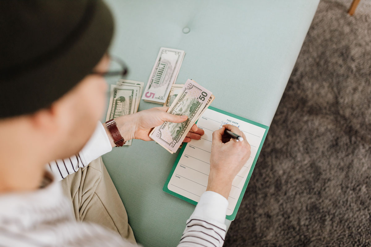 Các loại phí phát sinh khi vay FE Credit